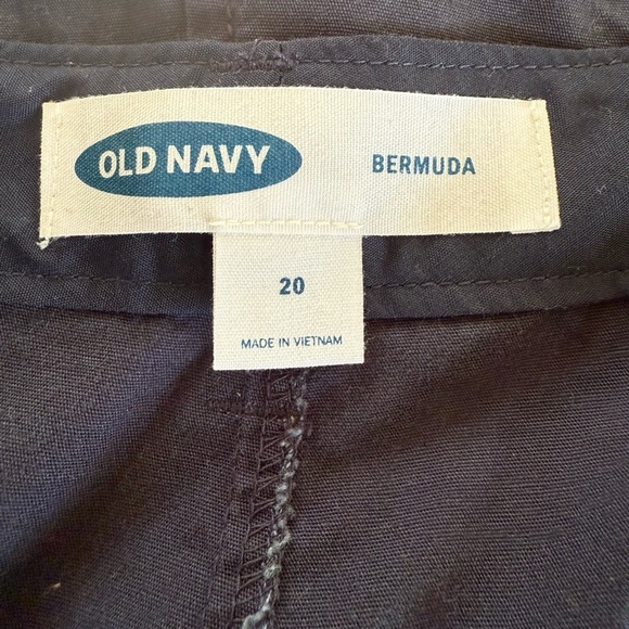 Women’s Old Navy Bermuda Shorts Plus Size 20 in navy uniform shorts - Picture 6 of 8